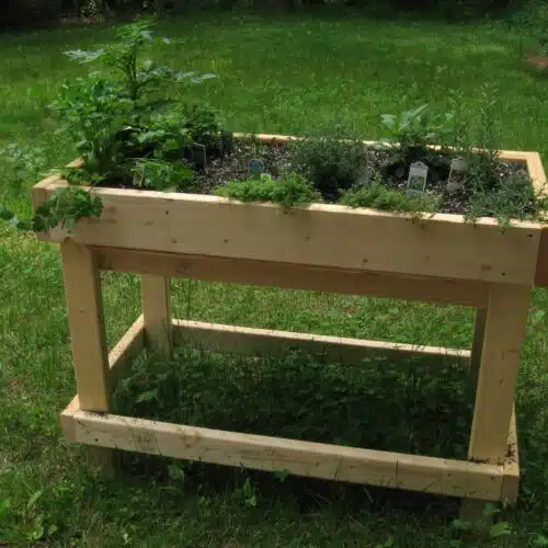 Raised garden bed