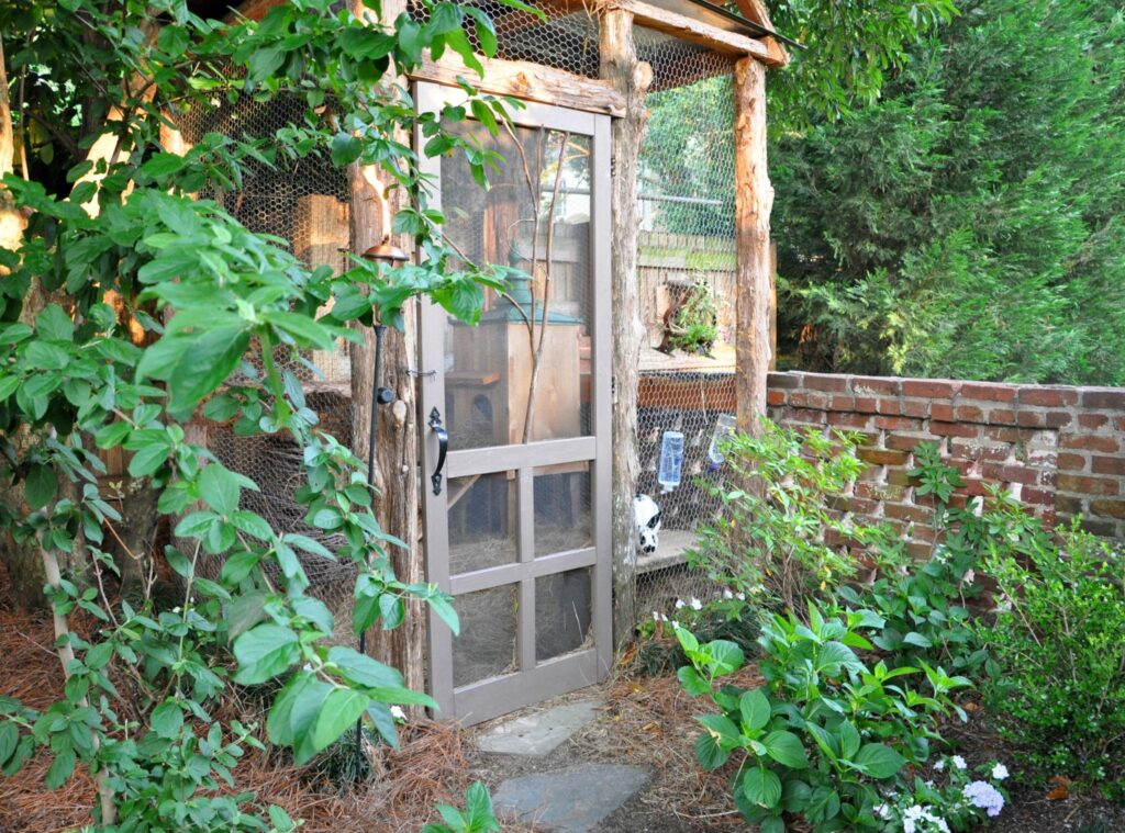 Rabbit Hutch Ideas - Epic bunny bothy Epic bunny bothy