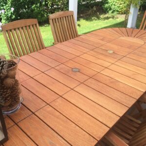 garden table restored with Teak Olje