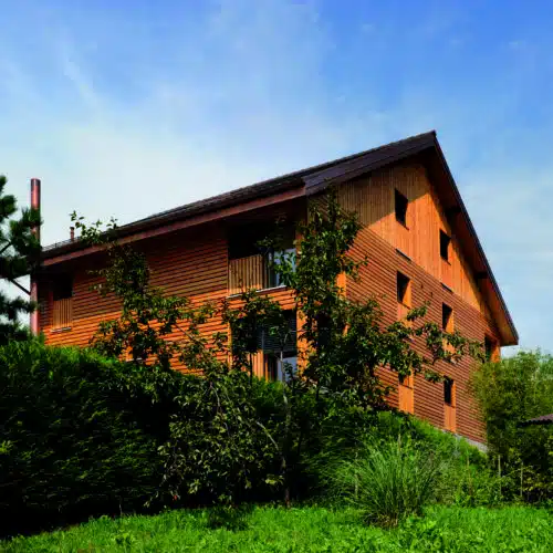 Linitop Acryl prim applied to external wood cladding on a house