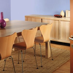 Linitop Acryl Vernis on dining table and chairs