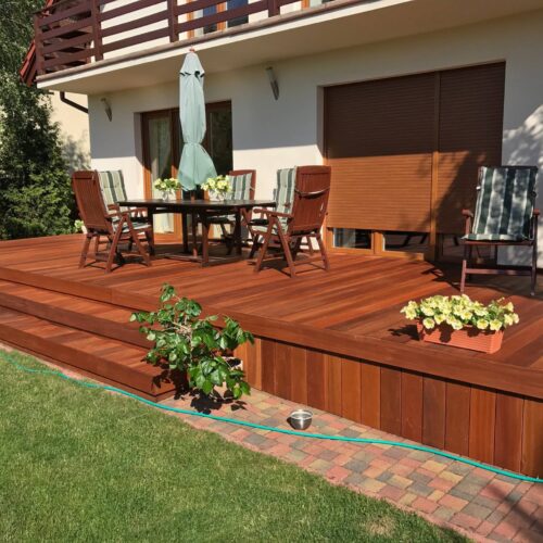 D1 Pro on a garden deck