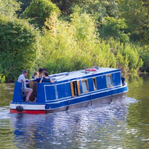 Semi-traditional narrowboat