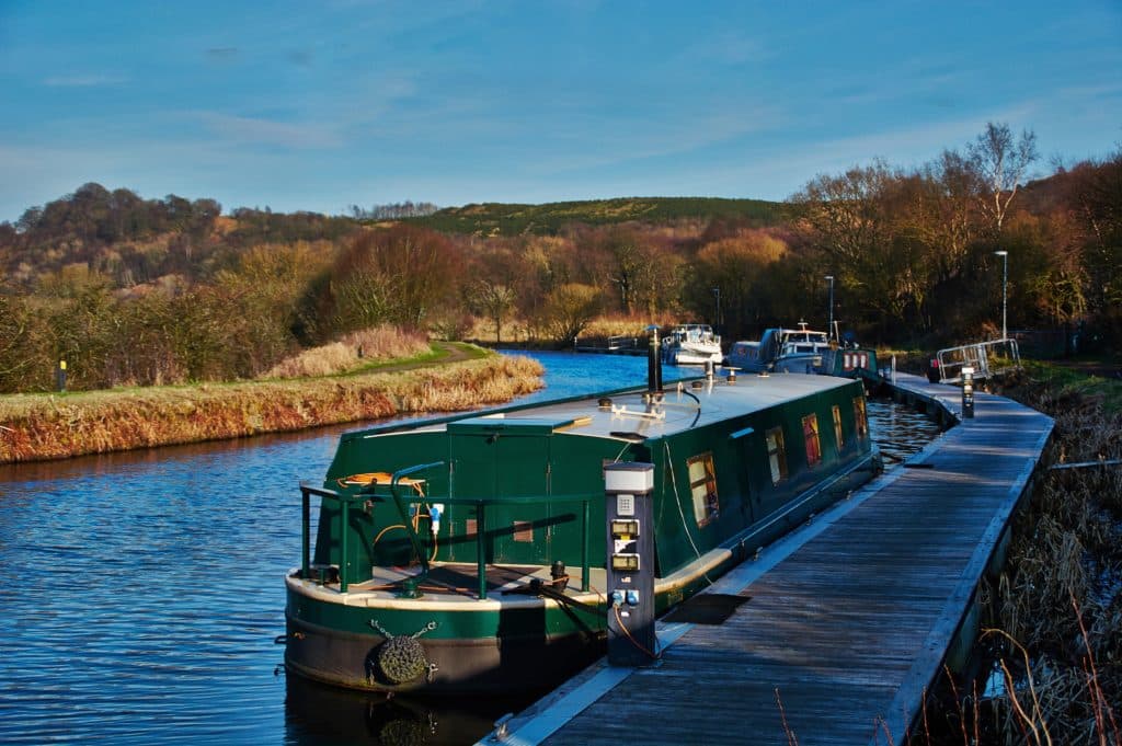 Wide beam narrowboat