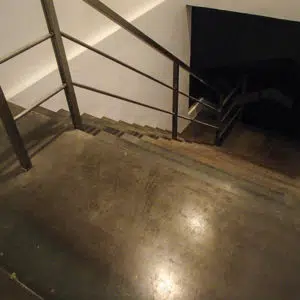 Floor Vernis on stairs