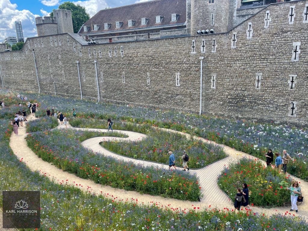 Zoomed out image of the curved deck at London Superbloom. Image credit to Karl Harrison Landscapes.